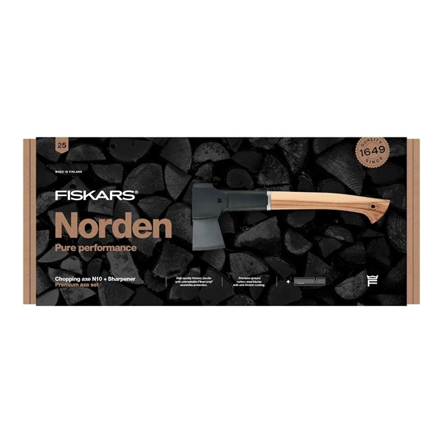 Fiskars Norden chopping axe N7 with sharpener