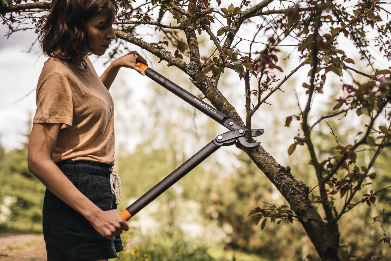 Купить Большой плоскостной сучкорез Fiskars PowerGear™ с загнутыми